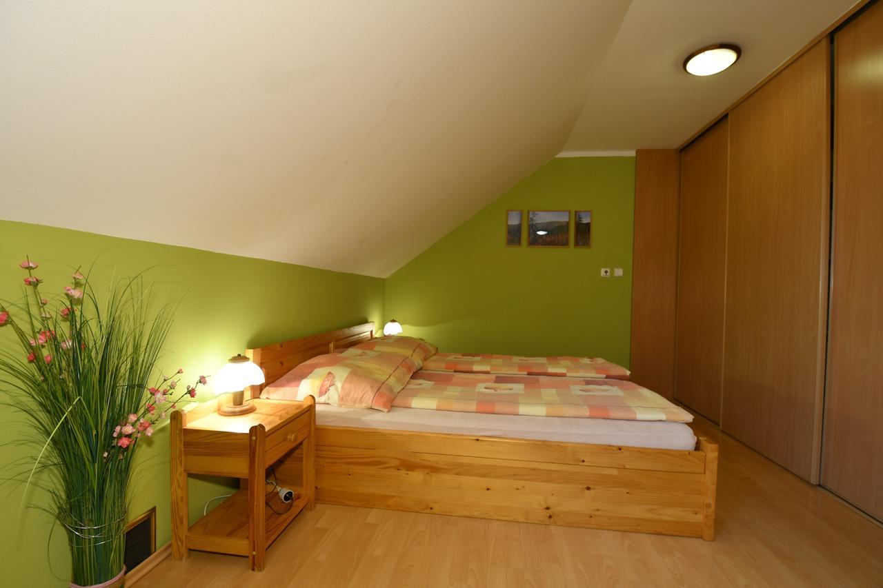 Apartman U Sarky Valaska Bagian luar foto